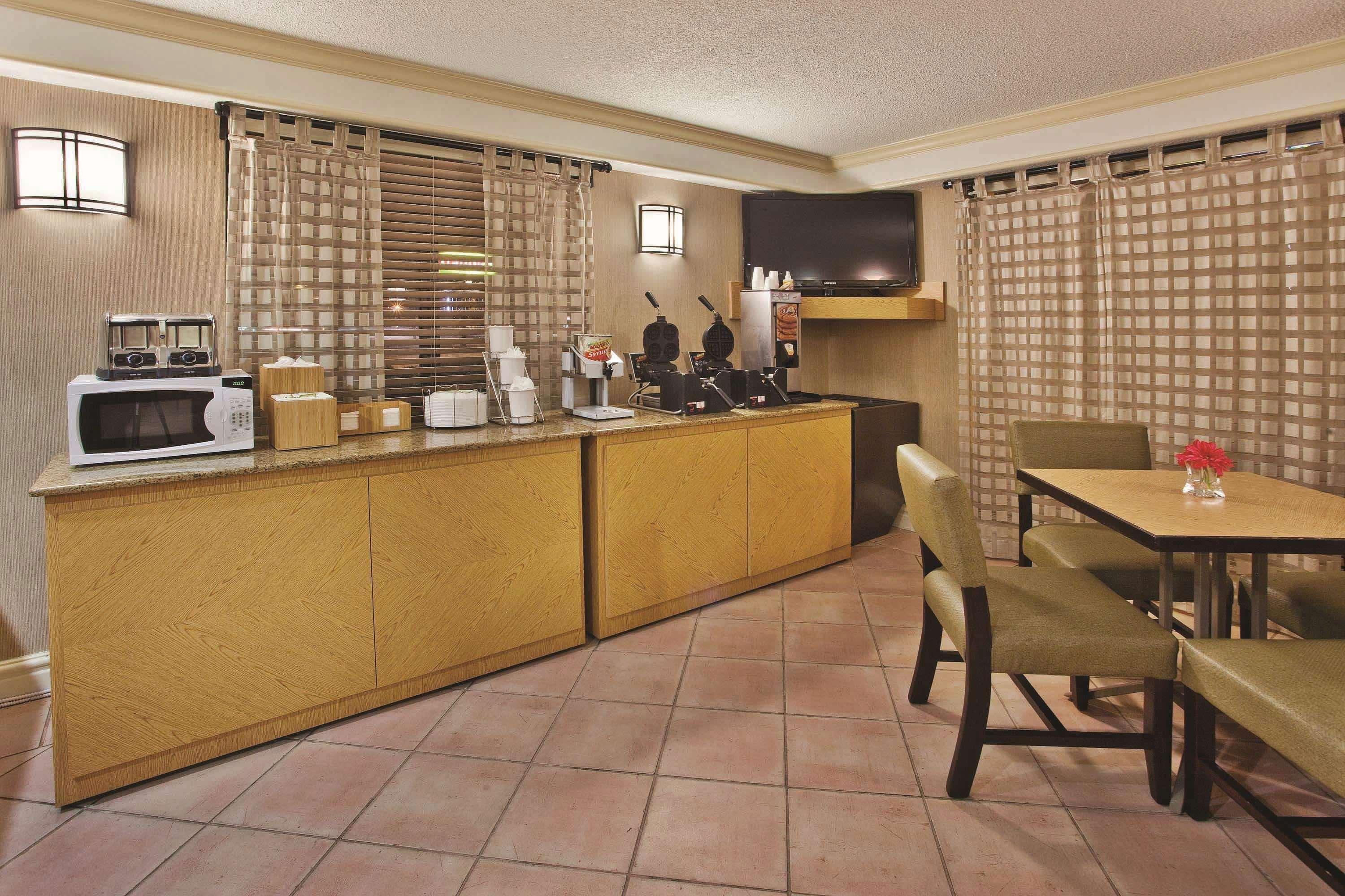La Quinta Inn By Wyndham Savannah Midtown Buitenkant foto